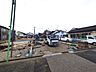 外観：通りから入ったプライベート空間で落ち着いた雰囲気でお住いになる。敷地部分でお子様の遊ぶスペースや駐車スペースに活用できます。 