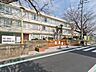 周辺：学園東小学校（610m）