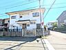 外観：角地につき、開放感に恵まれる住居がここに。 