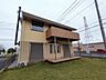 外観：車通りの少ない閑静な住宅地、のびのびした子育てに適します。 