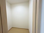 お絵かき、工作、自由研究。お子様の思い出もたっぷり収められる大型収納。 
