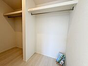 たっぷりの収納スペースで快適に暮らせそう。 
