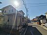 外観：日差しが穏やかに注ぐ、整然とした街並み。
