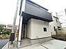 玄関：小スペースですが、ポーチ付き。 