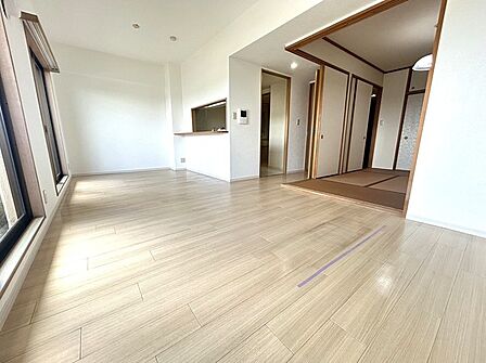 いつでもご案内いたします。リフォーム済で綺麗なお部屋に生まれ変わったマンション一室が販売中です。お気軽にお問い合わせください。