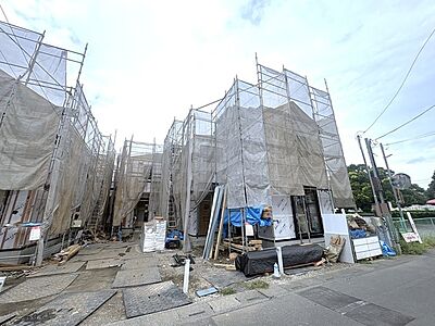 外観:完成へと向かう静かな時間の中で新しい暮らしのかたちが少しずつ見えてくる落ち着いた佇まいです 外観:完成へと向かう静かな時間の中で新しい暮らしのかたちが少しずつ見えてくる落ち着いた佇まいです