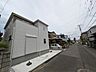 外観：周囲の街並みと調和する、洗練されたシンプルな外観が日々の暮らしに穏やかな安心感をもたらします。