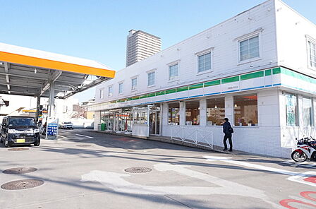 ファミリーマート大宮桜木町店(240m)
