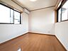 子供部屋：たっぷりの陽光と、心地よい風が舞い込みます。 