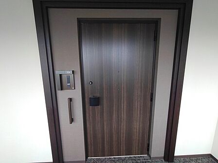 最寄り駅まで徒歩10分の近さ。 忙しい朝が助かる立地、 暮らしにゆとりが生まれます。