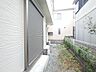 外観：小さなお庭はメンテナンスが楽でちょうど良いかも知れませんね。 