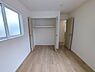 洋室：今からここを誰のお部屋にしようか、そんな洋室。