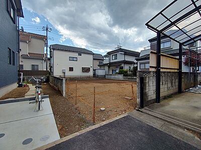 外観：ご家族の思い出を育む、用途多彩な広々敷地、約56坪です。 