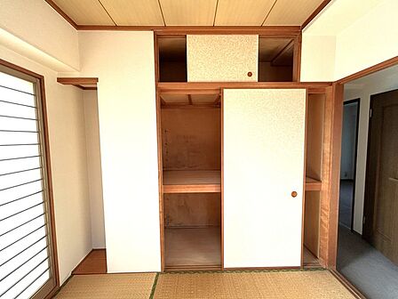 和室には押入れ
