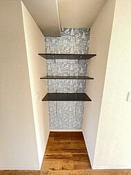 [収納] リビングダイニングキッチンにある可動棚です☆収納したい物のサイズに合わせて棚板などを自由に動かせます☆