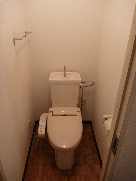 画像12:人気のシャワートイレが付いている。
