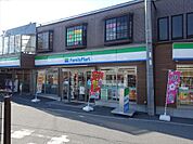 ファミリーマート石切駅前店まで徒歩4分