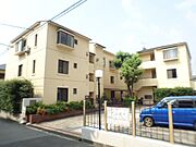 閑静な住宅街に位置します。
