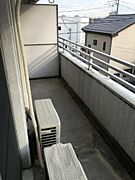 奥行きのある広いベランダ