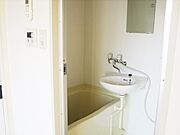 風呂トイレ別です。
