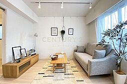 [居間] リビング／ピクチャーレール付、シンプルな内装でお好きな家具でコーディネートが楽しめます。