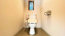 [その他] トイレ：ウォシュレット機能付きのトイレです。こちらもゆとりのある設計です。