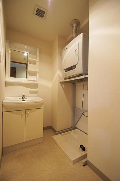 画像13:独立洗面所には洗濯機置き場もあります。