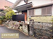 学区の雑賀小学校は約579m（徒歩約7分）、西浜中学校は約672m（徒歩約8分）