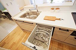 [キッチン] 洗い物の時間を短縮！ビルトインの食洗機がついています