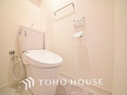 [トイレ] トイレには快適な温水洗浄便座付