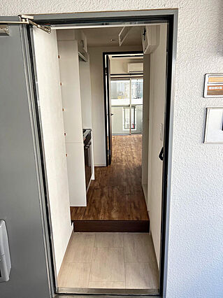 床はフロアタイ...