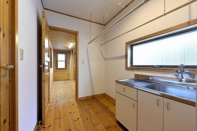 室内 新潟市北区すみれ野3丁目5番1号