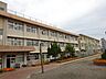 周辺：【八幡小学校】鹿児島市のほぼ中央に位置しています。下荒田一丁目・二丁目・三丁目・四丁目，天保山町と新しい街づくりが進んでいる与次郎一丁目・二丁目，高層住宅の鴨池二丁目からなっています。 1200m