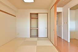 [寝室] 約6畳の和室！押入収納大きく便利です！？
