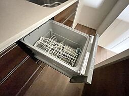 [キッチン] 食器を洗っている間にお掃除など、様々なシーンで家事の時短に役立つビルトイン食洗機。