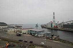 [その他] 東側には久里浜港を望みます！海の向こうには房総半島も遠望可！