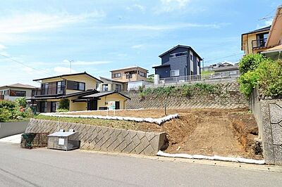 外観：【外観写真】・南向き日当たり良好！・現在更地！・建築条件なし！