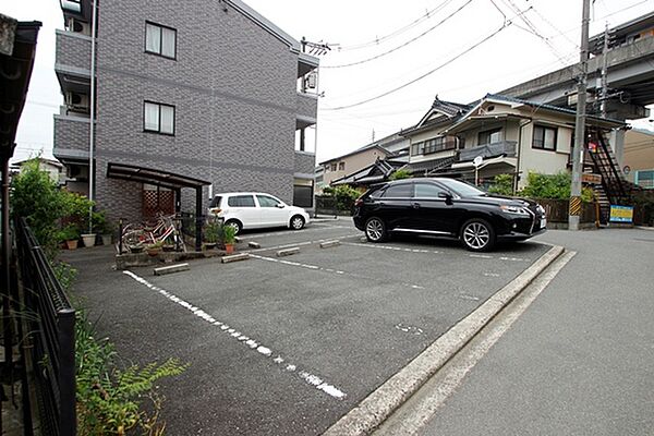 画像17:駐車場