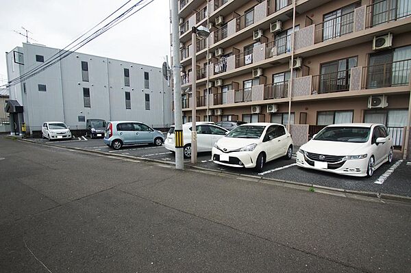 画像24:敷地内駐車場、空き状況要確認。