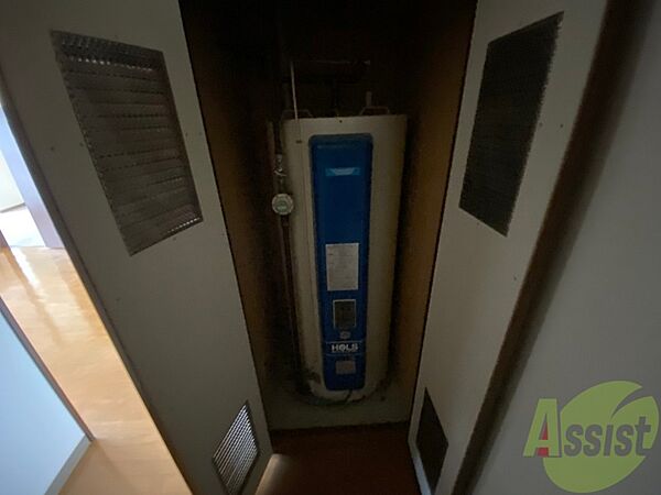 画像19:電気温水器です。オール電化でお得で安心ですね。