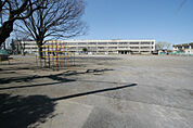 立川市立第八小学校まで徒歩3分（230m)