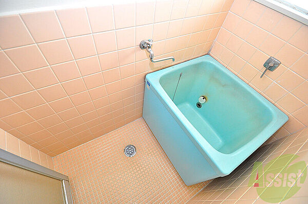 画像4:ちょうどいいサイズのお風呂です。お掃除も楽にできますよ。