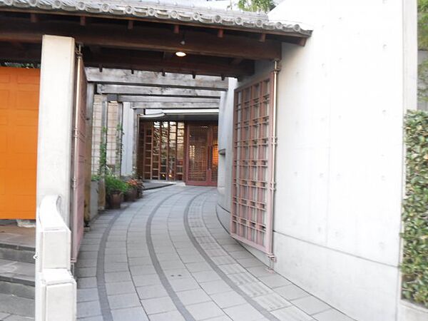 ガーデンコート碌山 3階 | 東京都北区志茂 賃貸マンション エントランス
