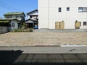 敷地南側より見た風景　北側右手に３階建の建物が有りますが、北側なので日当たりは影響ないです