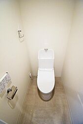 [トイレ] スタイリッシュなデザインのトイレ