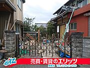 玄関前の駐車スペースです。