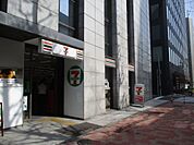 コンビニエンスストアセブン‐イレブン 日本橋本町3丁目店まで207ｍ