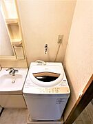 室内洗濯機置き場、防水パンは備え付けです。