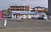 ローソン上道駅前店 75m