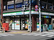 コンビニエンスストアファミリーマート 浅草橋駅前店まで84ｍ